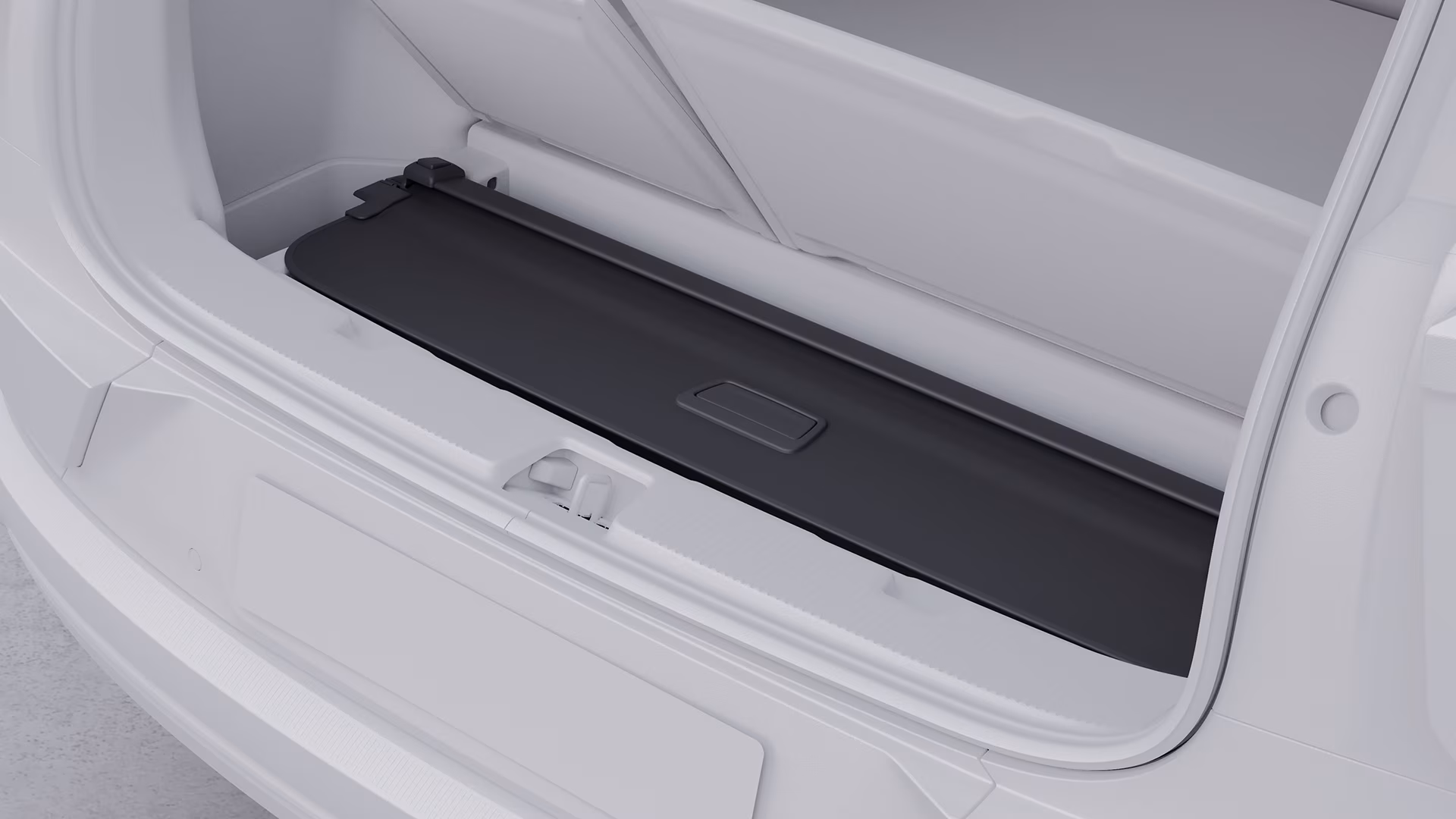 Крупный план отсека для хранения под полом в багажнике автомобиля Volvo.