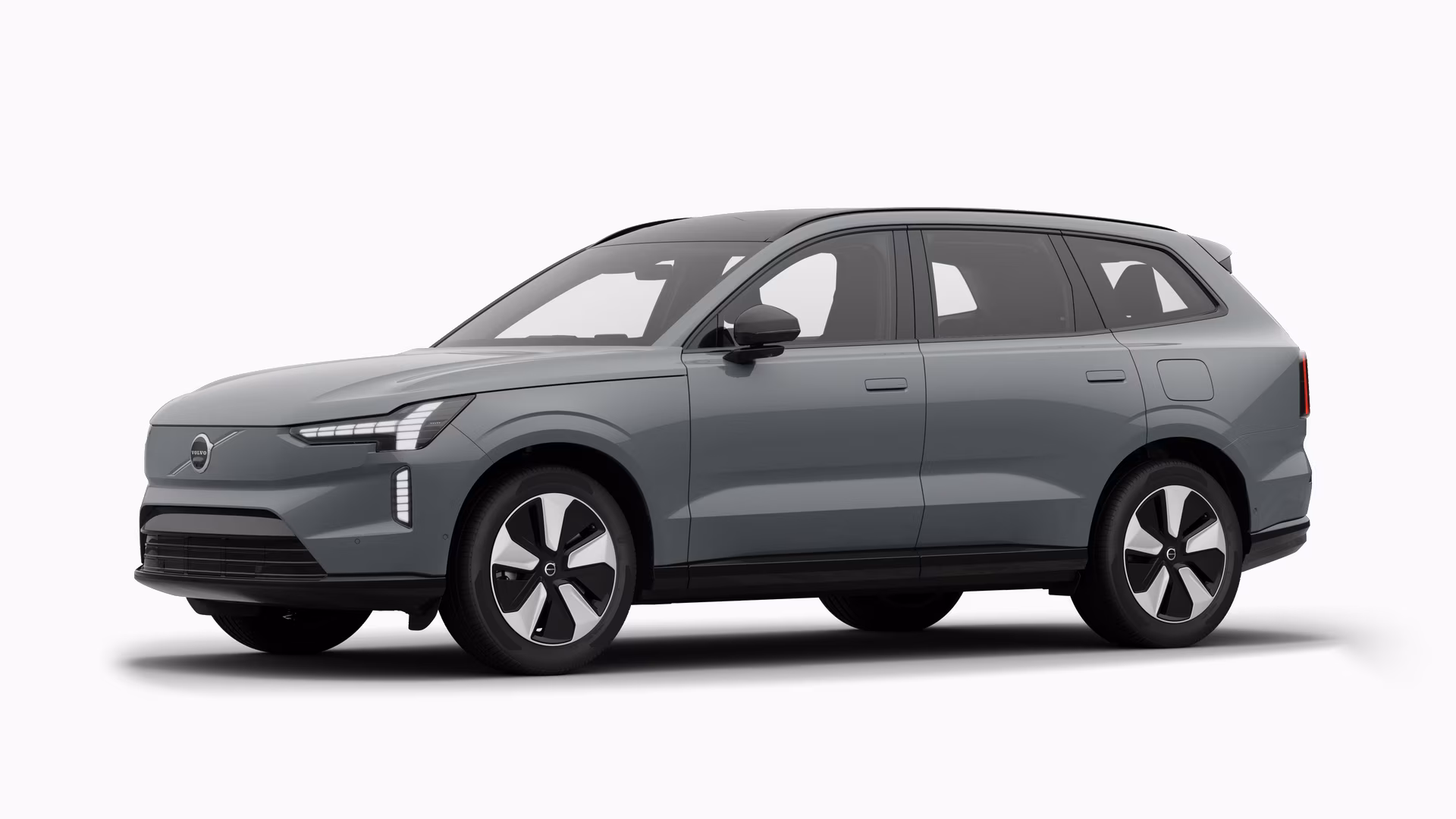 Экстерьер автомобиля Volvo в три четверти, однотонный студийный фон.
