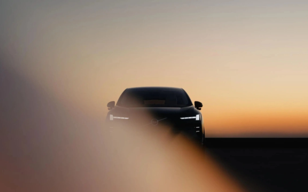 Запас хода — свыше 800 км. Мы узнали все о новом кроссовере Volvo EX60