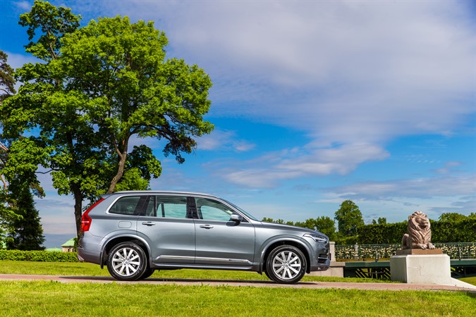 Читатели Autonews.ru выбрали Volvo S90 и Volvo XC90
