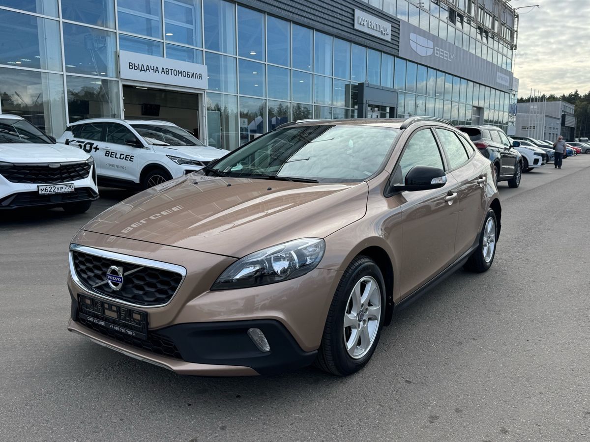 Volvo V40 Cross Country — автомобиль в наличии
