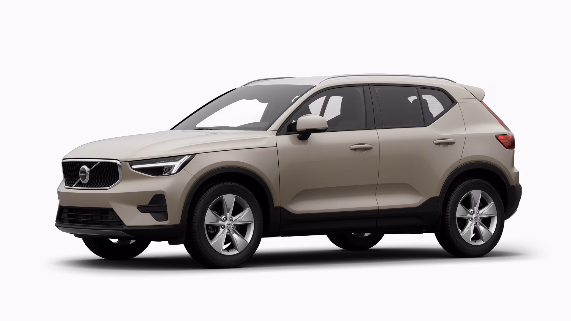 Экстерьер автомобиля Volvo в три четверти, однотонный студийный фон.