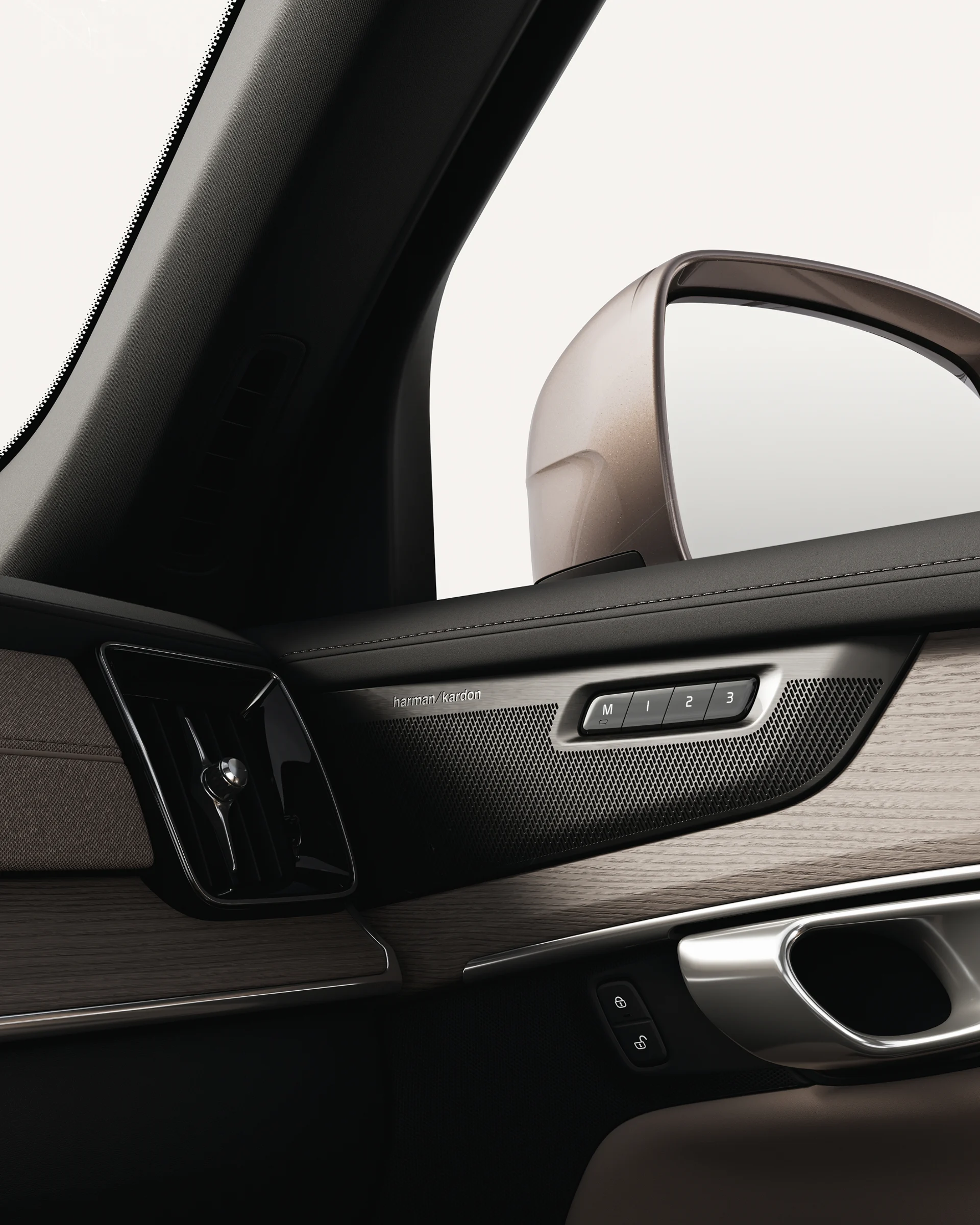 Динамик Volvo XC90 Harman/Kardon крупным планом
